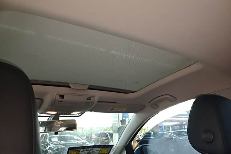 Volkswagen Golf Pure Electric 2020 image de voiture #22