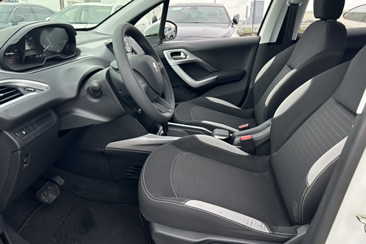 Peugeot 2008 2016 صورة سيارة #22