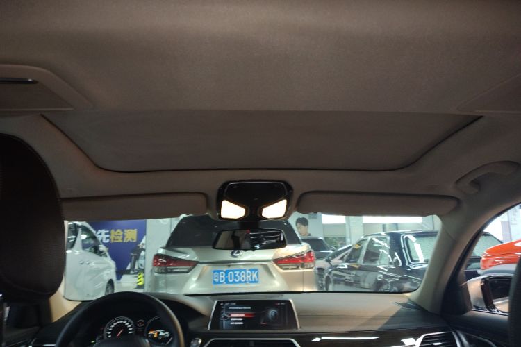 BMW M760Le 2017 #22 BMW M760Le 2017 car image #22