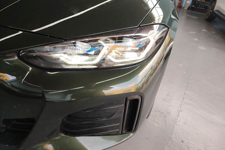 BMW i4 M50 2023 #22 BMW i4 M50 2023 car image #22