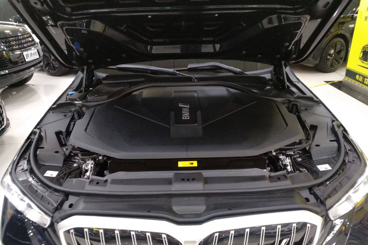 BMW i5 2025 car image #22