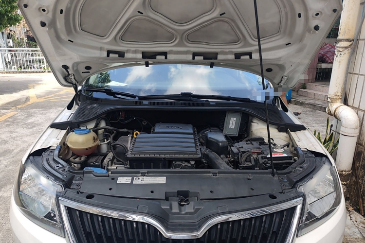 Skoda Rapid Spaceback 2016 car image #22