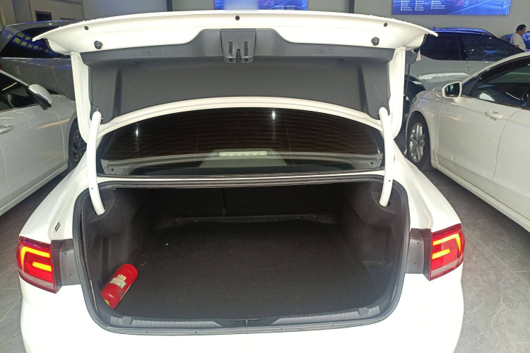 Volkswagen Lamando 2017 immagine di auto #22