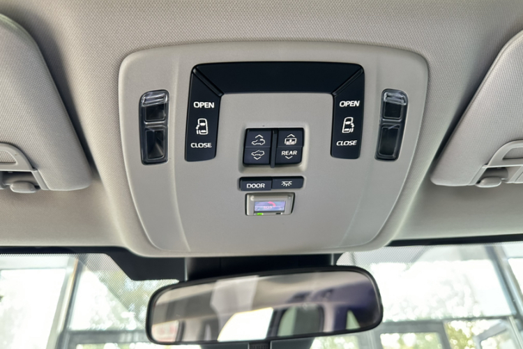 Toyota Granvia 2023 #22 Toyota Granvia 2023 immagine di auto #22