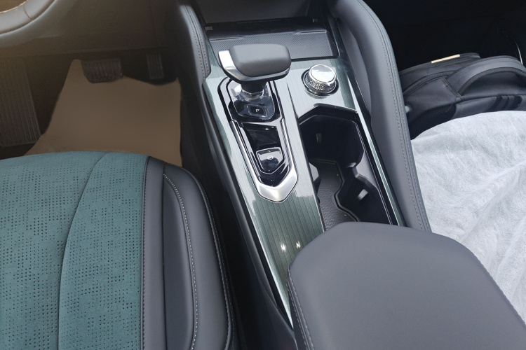 GEELY Monjaro MHEV 2025 car image #22