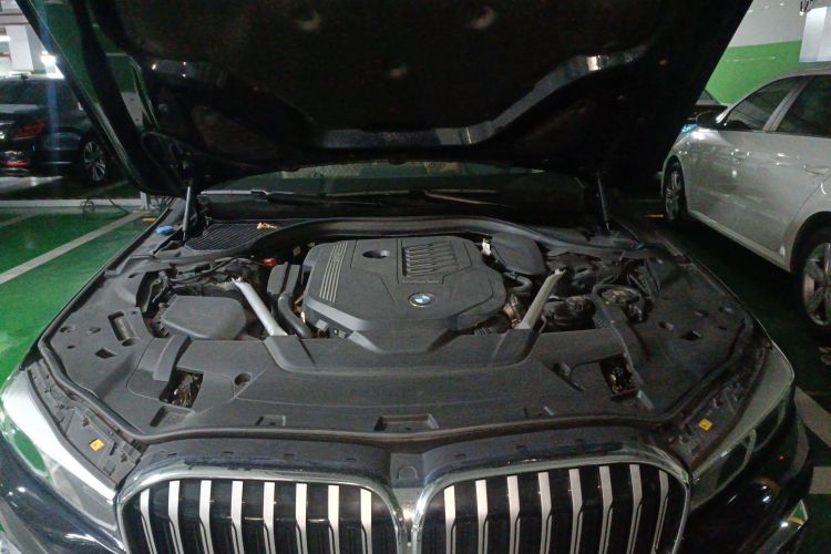 BMW M760Le 2020 car image #22