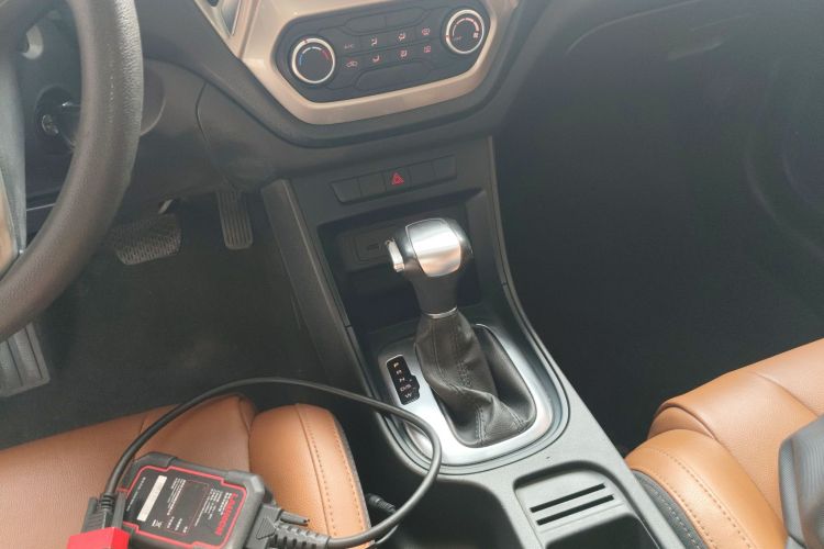 MG GT 2017 car image #22