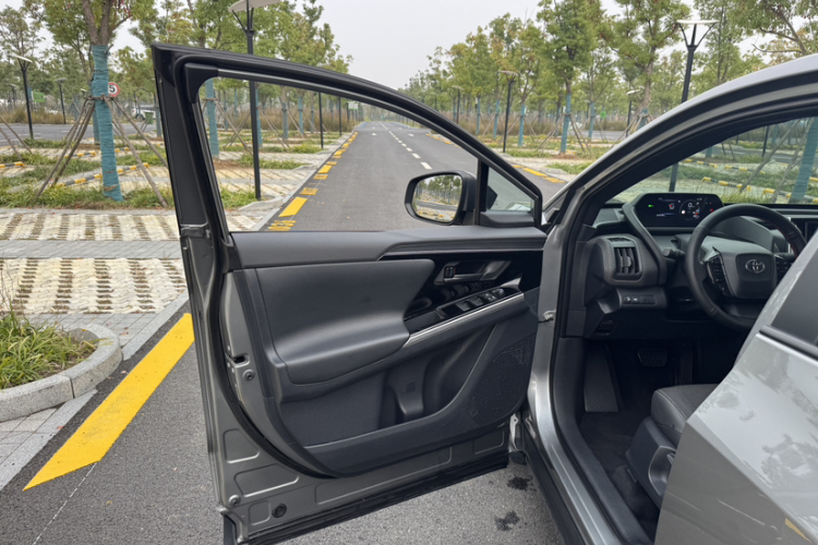 Toyota Bozhi 4X 2024 #22 Toyota Bozhi 4X 2024 car image #22