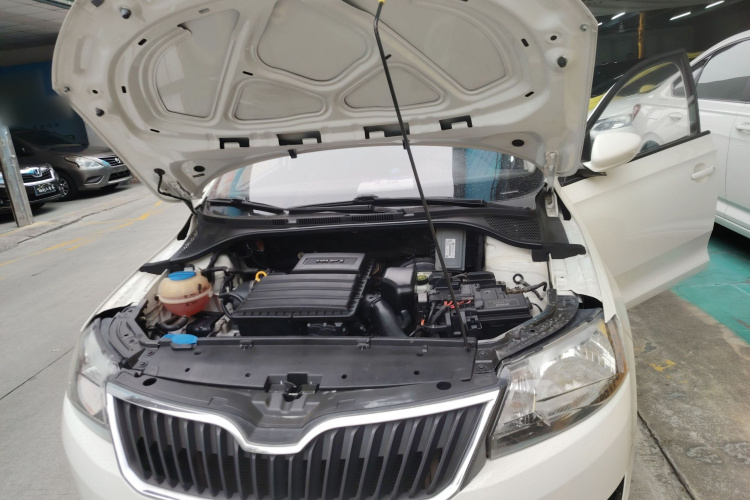 Skoda Rapid Spaceback 2016 car image #22