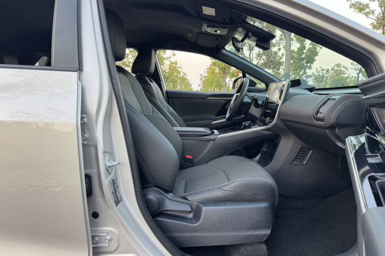 Toyota bZ4X 2022 immagine di auto #22