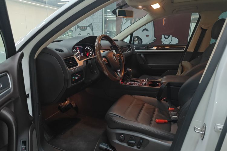 Volkswagen Touareg 2015 car image #22