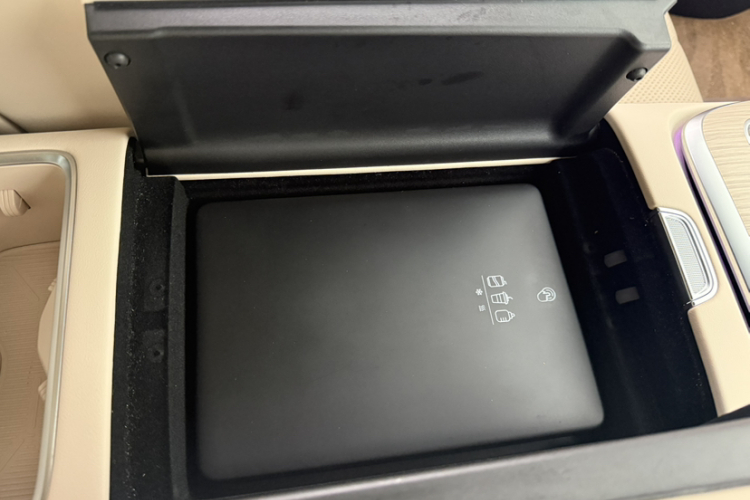 Deepal S09 2025 car image #22