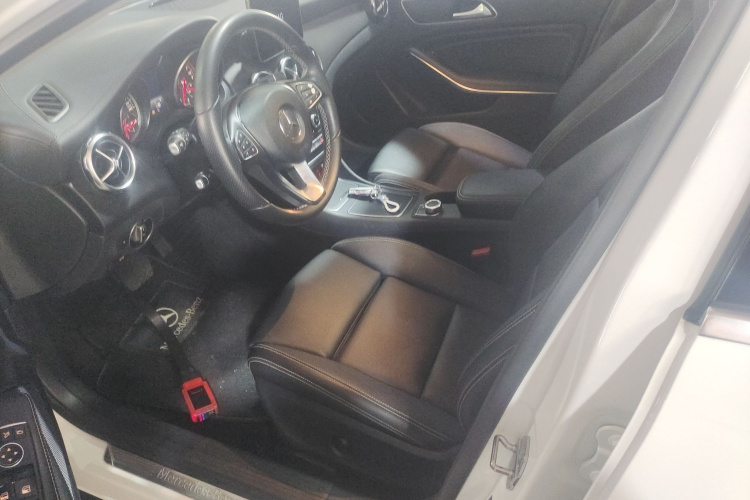 Mercedes-Benz GLA Class 2018 car image #22