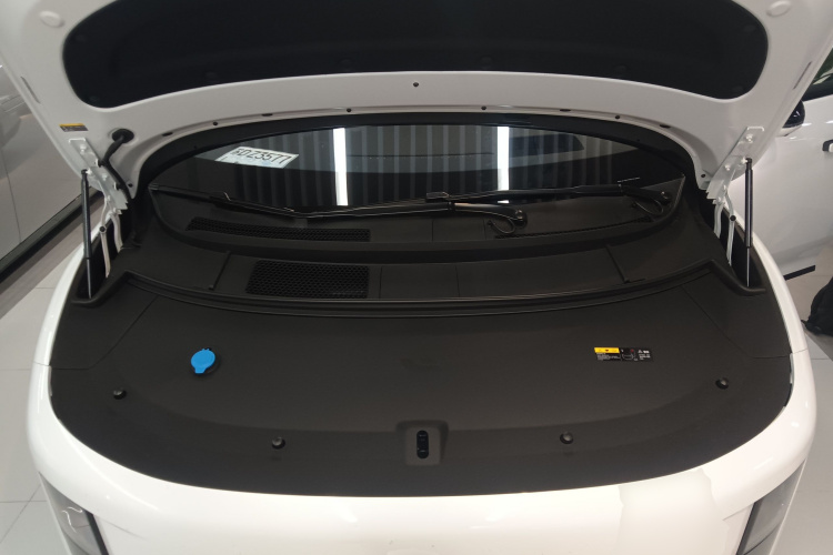 Li i8 2025 image de voiture #22