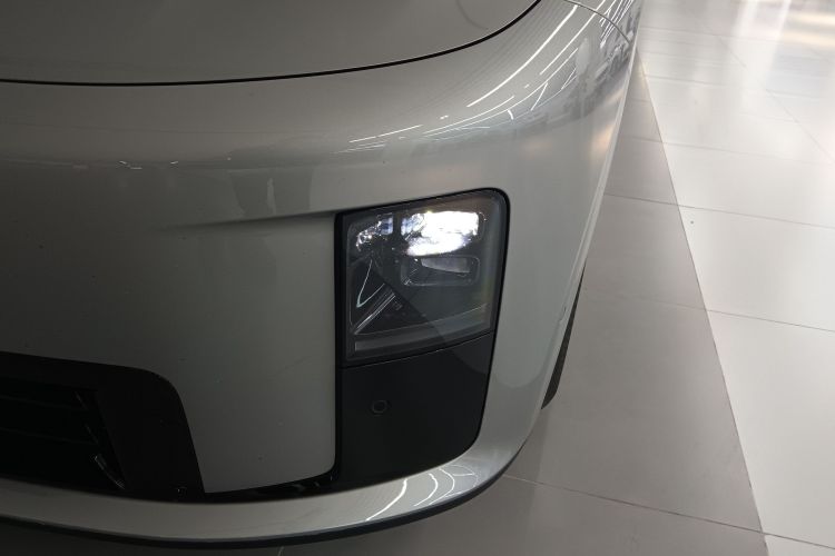 Li i8 2025 image de voiture #22