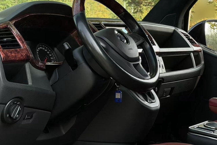 Volkswagen Caravelle 2017 car image #22