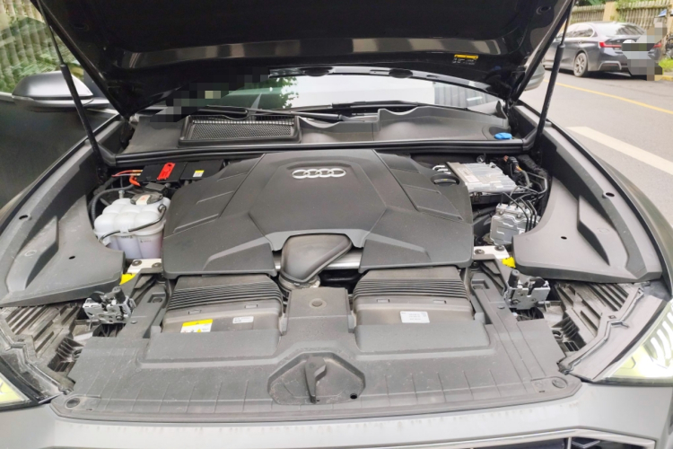 Audi Q8 2024 car image #22