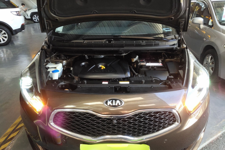 Kia Carens 2015 immagine di auto #22