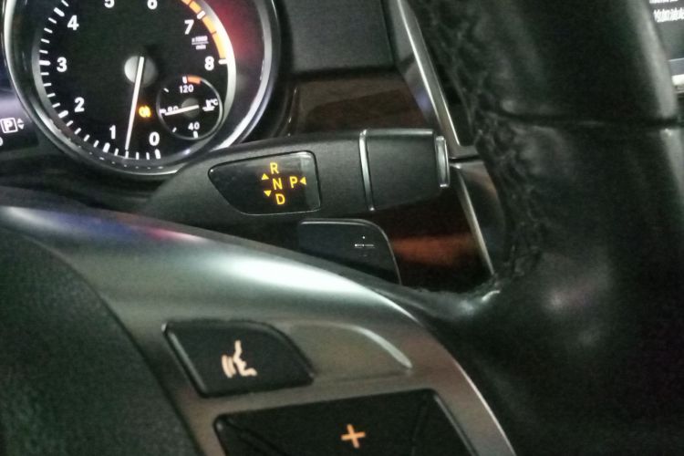 Mercedes-Benz M Class 2015 car image #22