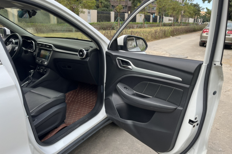 MG ZS 2018 car image #22