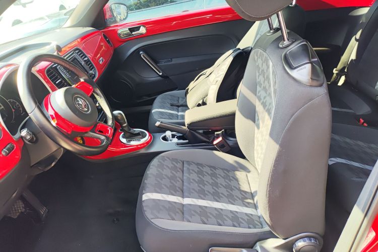 Volkswagen Beetle 2018 car image #22