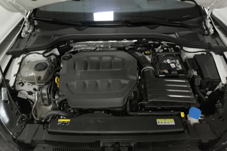 Volkswagen GolfGTI 2024 immagine di auto #22