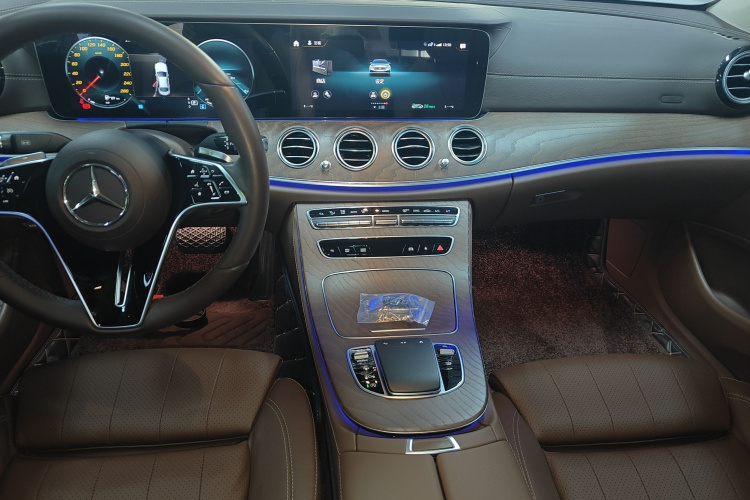 Mercedes-Benz E Class 2022 car image #22
