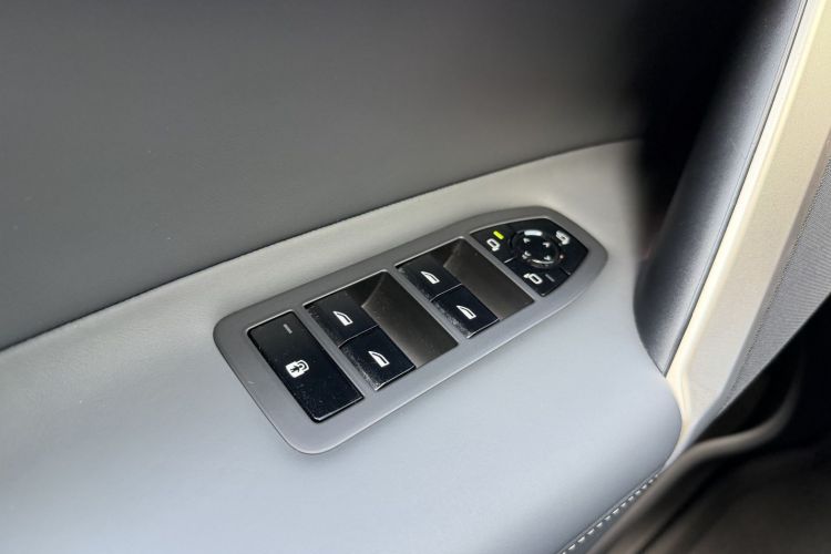 BMW iX M60 2022 #22 BMW iX M60 2022 car image #22