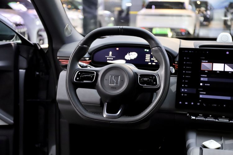Zeekr 7X 2024 car image #22