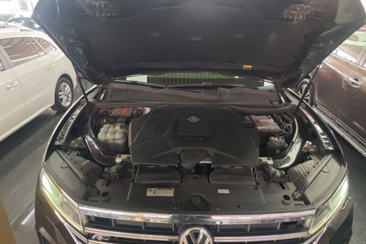 Volkswagen Touareg 2018 car image #22