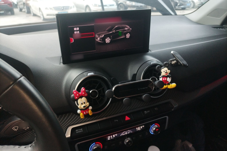 Q2L e-tron 2021 car image #22
