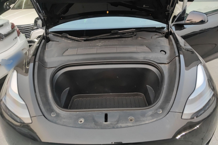 Tesla Model Y 2023 car image #22