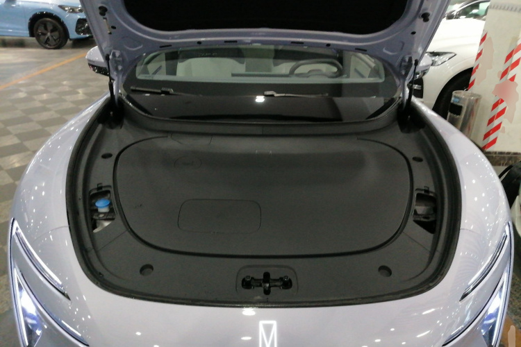 Avatr 06 2025 car image #22