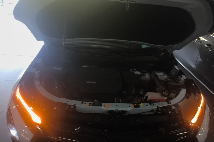 Chevrolet Equinox Plus 2025 car image #22