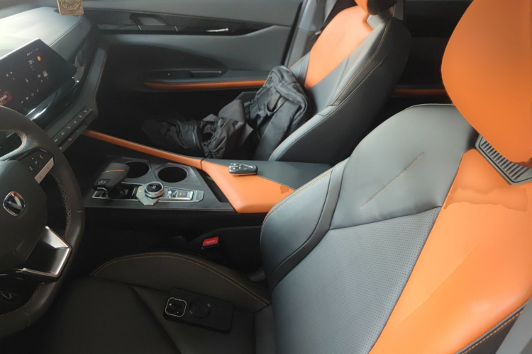 Changan UNI-V iDD 2023 car image #22