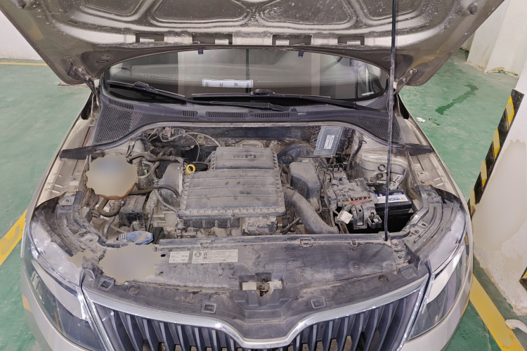 Skoda Rapid 2017 car image #22