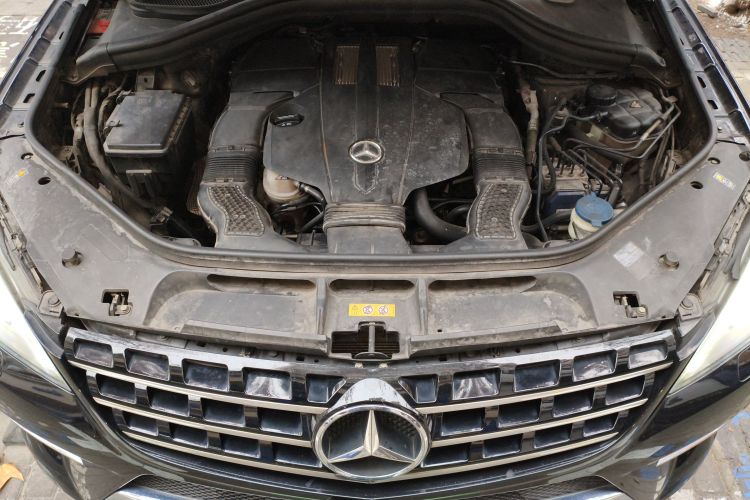 Mercedes-Benz M Class 2015 car image #22