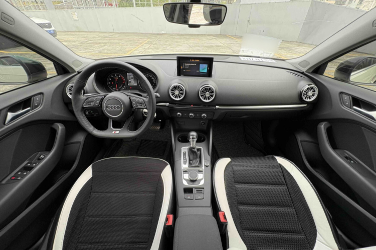 Audi A3 2018 car image #22