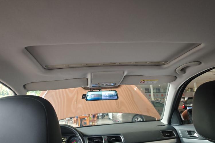 Volkswagen Gran Lavida 2018 immagine di auto #22