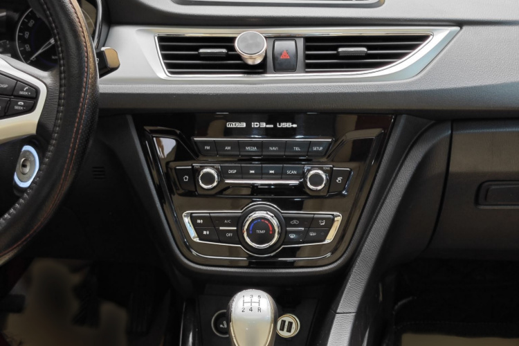Changan Alsvin V7 2017 car image #22