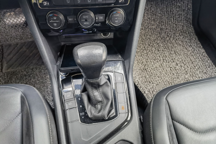 Volkswagen Tiguan L 2017 car image #22