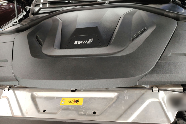 BMW i4 M50 2024 car image #22