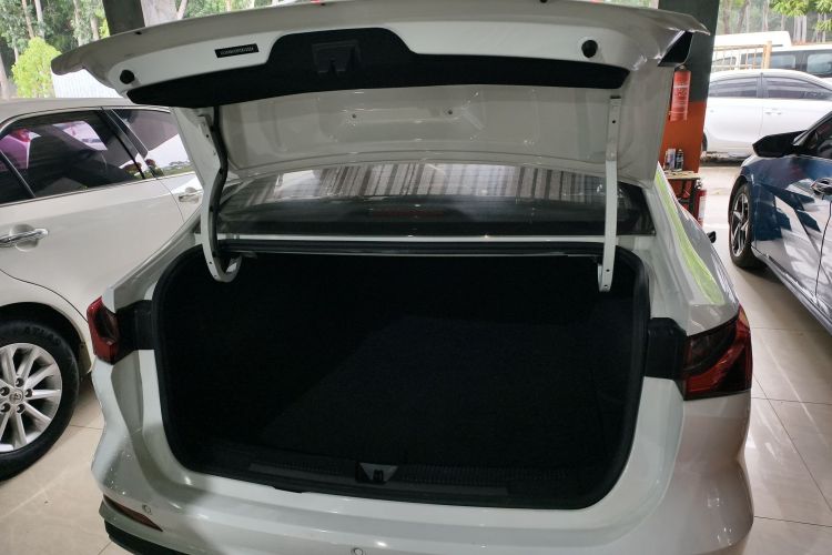 Roewe i5 2023 car image #22