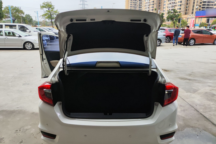 Honda Greiz 2018 car image #22