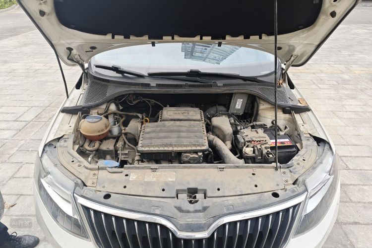 Skoda Rapid 2018 car image #22