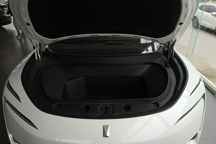Avatr 11 2024 car image #22