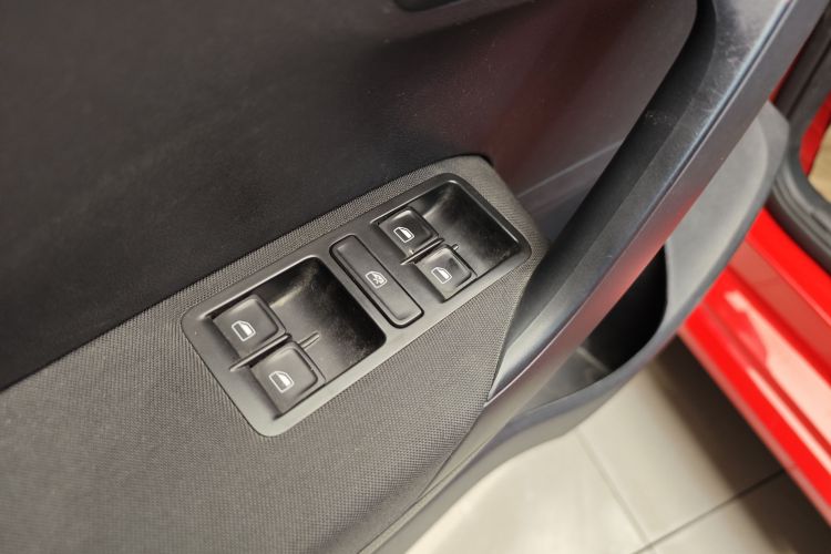 Polo 2018 car image #22