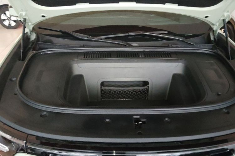 Livan 2024 car image #22
