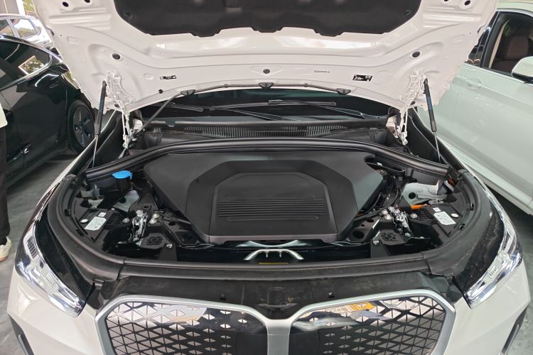 BMW iX1 2025 #22 BMW iX1 2025 صورة سيارة #22