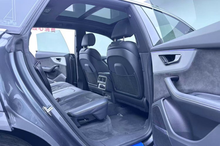 Audi Q8 2019 car image #22